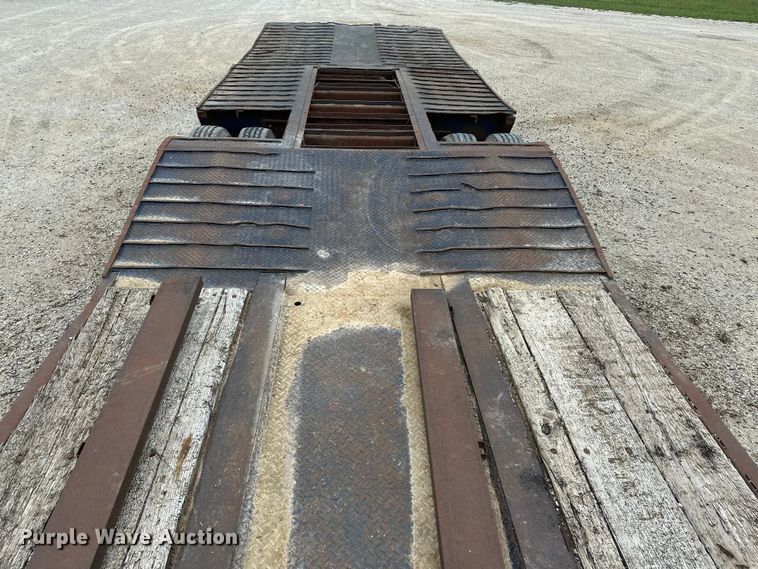 image for item DU3608 1974 Hyster drop deck hydraulic tail equipment trailer