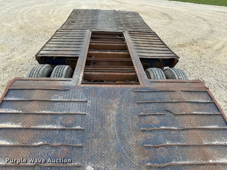 image for item DU3608 1974 Hyster drop deck hydraulic tail equipment trailer