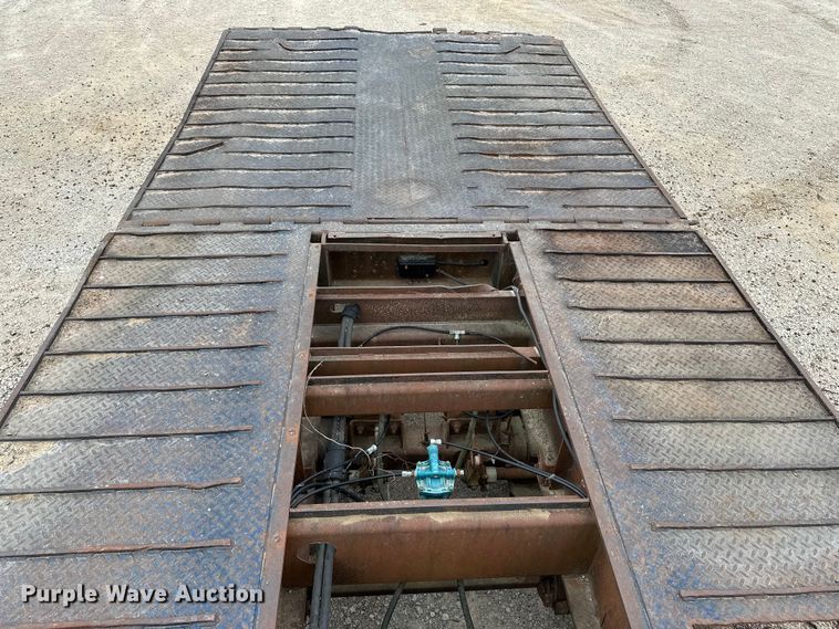 image for item DU3608 1974 Hyster drop deck hydraulic tail equipment trailer