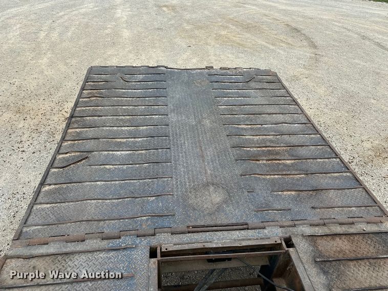 image for item DU3608 1974 Hyster drop deck hydraulic tail equipment trailer