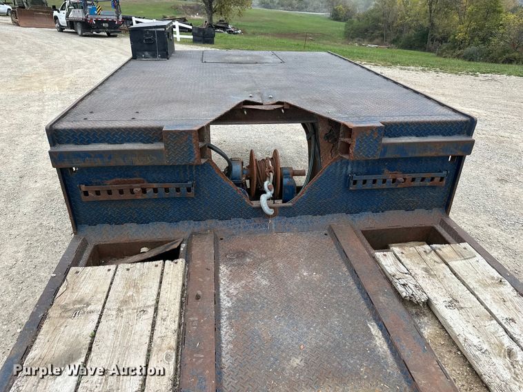 image for item DU3608 1974 Hyster drop deck hydraulic tail equipment trailer