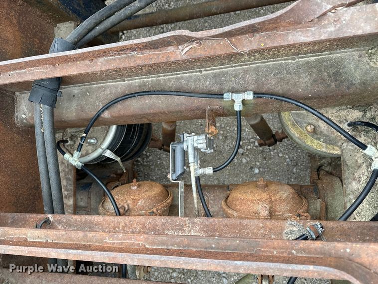 image for item DU3608 1974 Hyster drop deck hydraulic tail equipment trailer