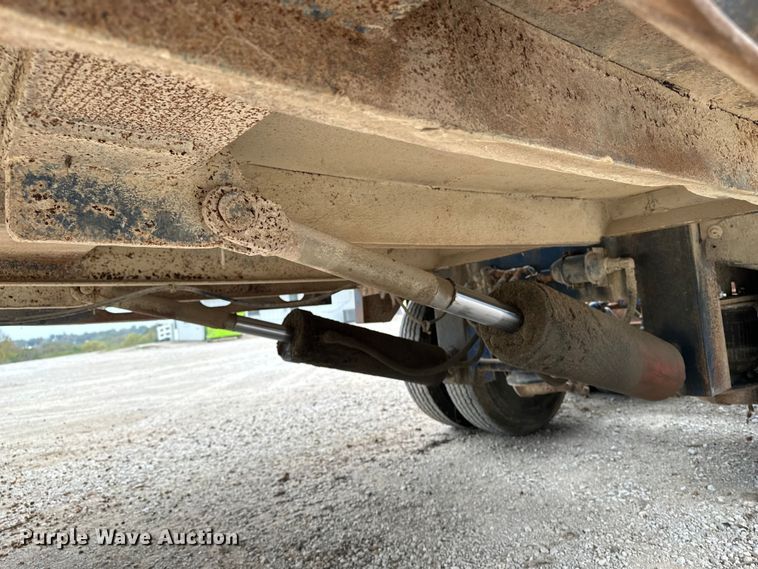 image for item DU3608 1974 Hyster drop deck hydraulic tail equipment trailer