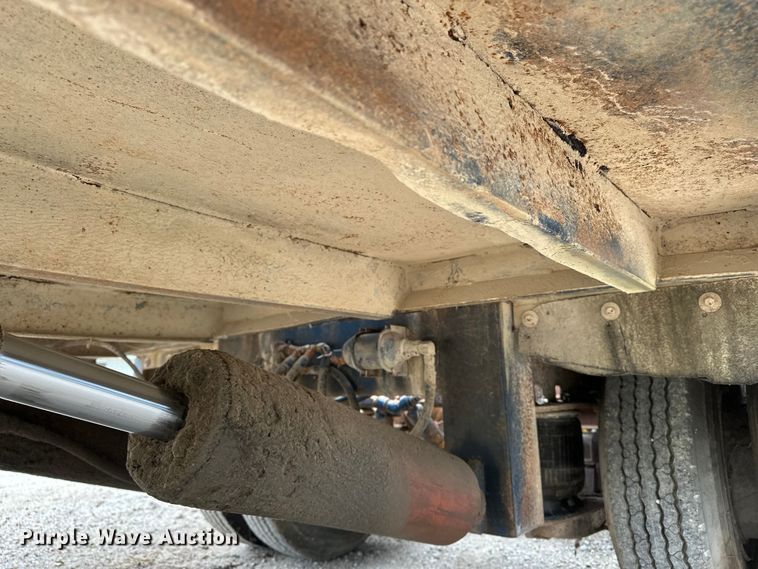 image for item DU3608 1974 Hyster drop deck hydraulic tail equipment trailer