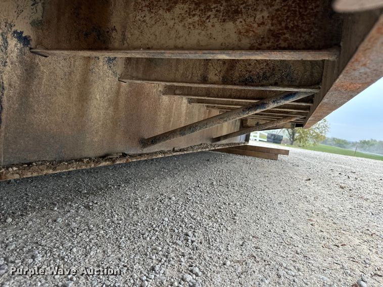 image for item DU3608 1974 Hyster drop deck hydraulic tail equipment trailer