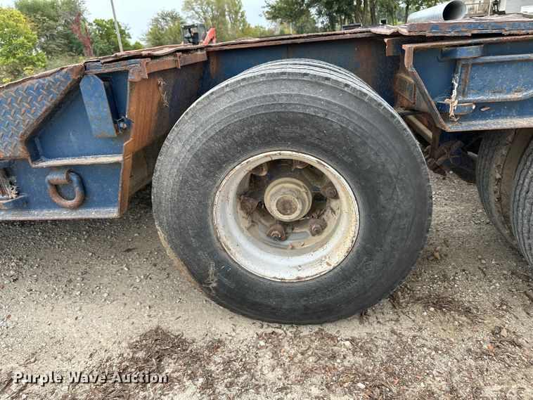 image for item DU3608 1974 Hyster drop deck hydraulic tail equipment trailer