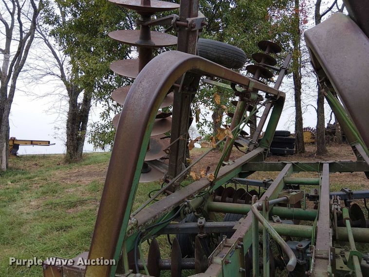 image for item DU3612 John Deere 235 double off-set disk