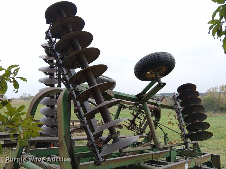 image for item DU3612 John Deere 235 double off-set disk