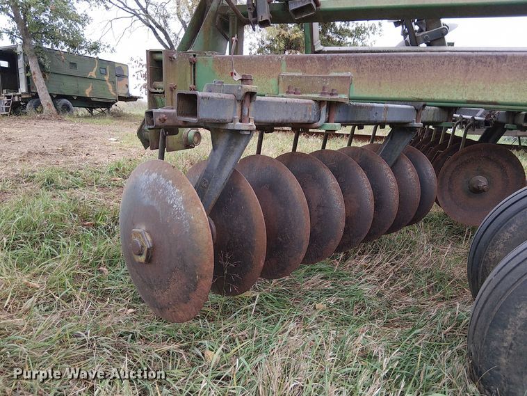 image for item DU3612 John Deere 235 double off-set disk