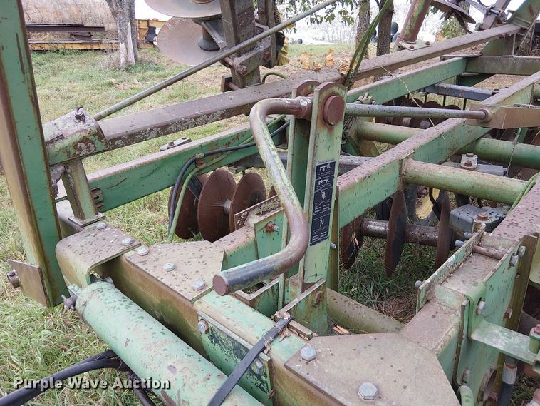 image for item DU3612 John Deere 235 double off-set disk