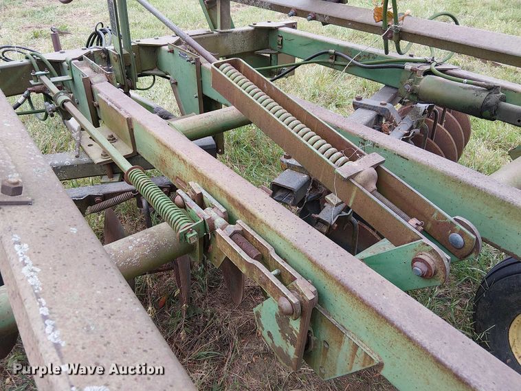 image for item DU3612 John Deere 235 double off-set disk