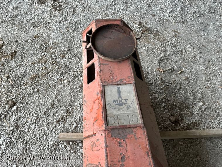 image for item DU3613 Pile driver trailer