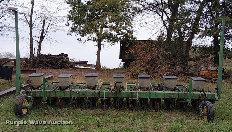 image for item DU3614 John Deere planter