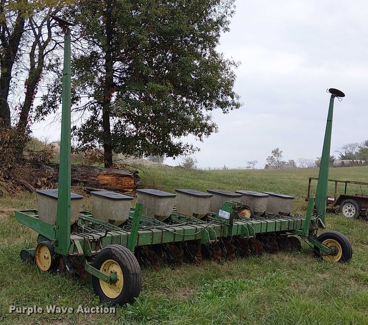 image for item DU3614 John Deere planter