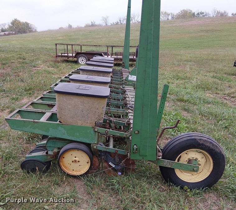 image for item DU3614 John Deere planter