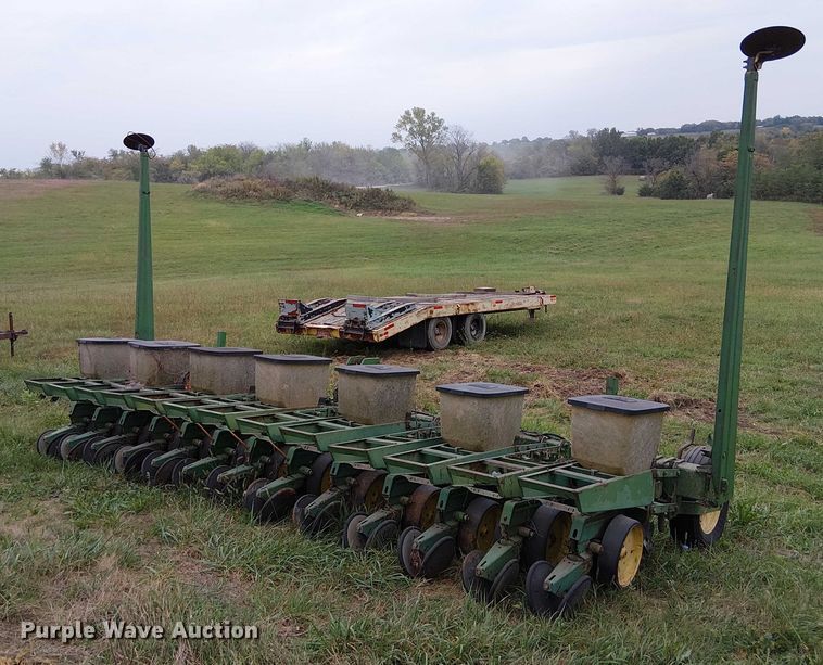 image for item DU3614 John Deere planter