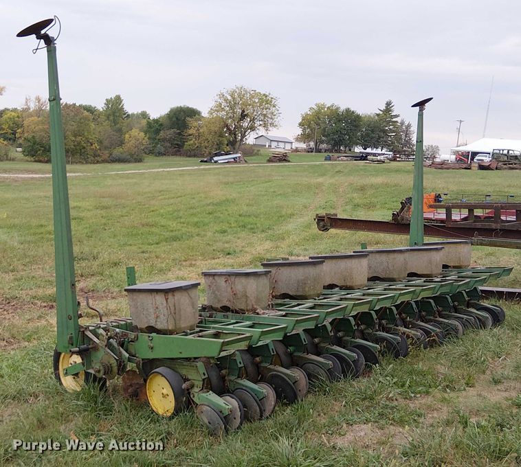 image for item DU3614 John Deere planter