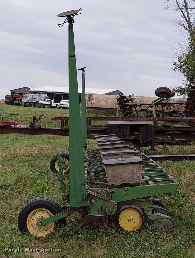 image for item DU3614 John Deere planter