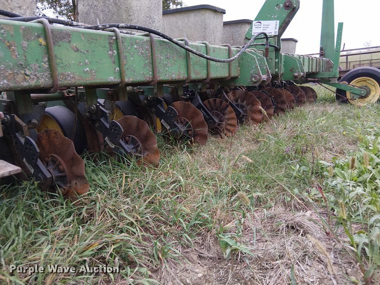 image for item DU3614 John Deere planter