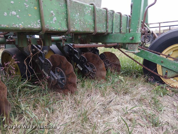 image for item DU3614 John Deere planter