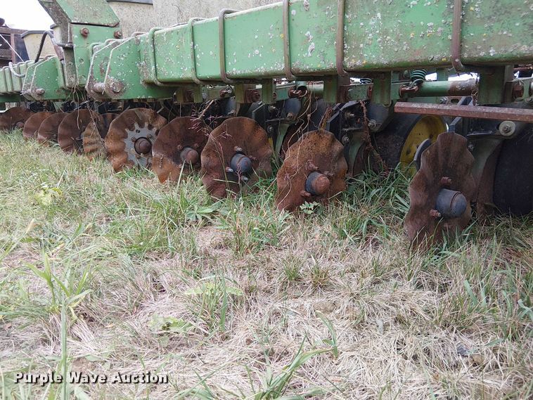 image for item DU3614 John Deere planter