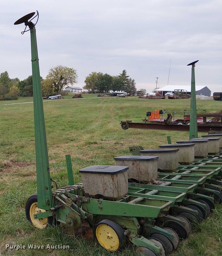 image for item DU3614 John Deere planter