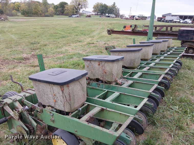 image for item DU3614 John Deere planter