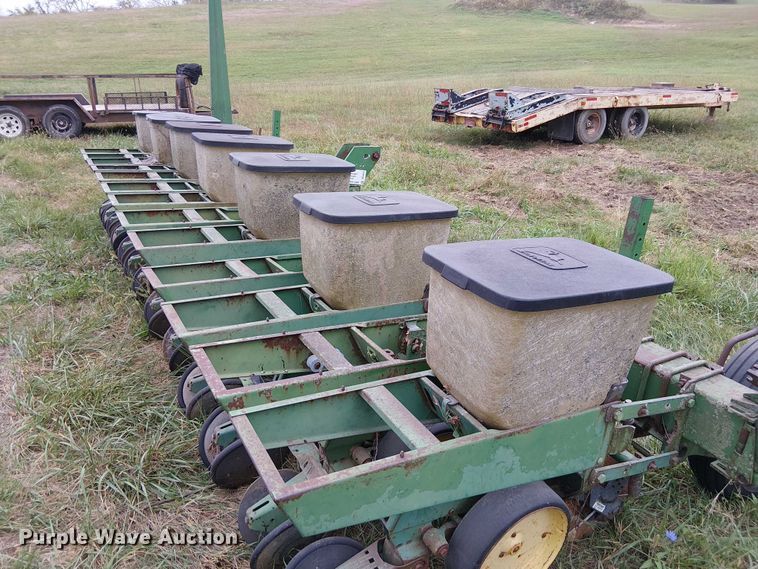 image for item DU3614 John Deere planter