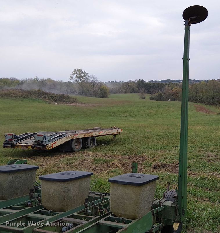 image for item DU3614 John Deere planter