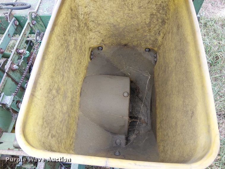 image for item DU3614 John Deere planter