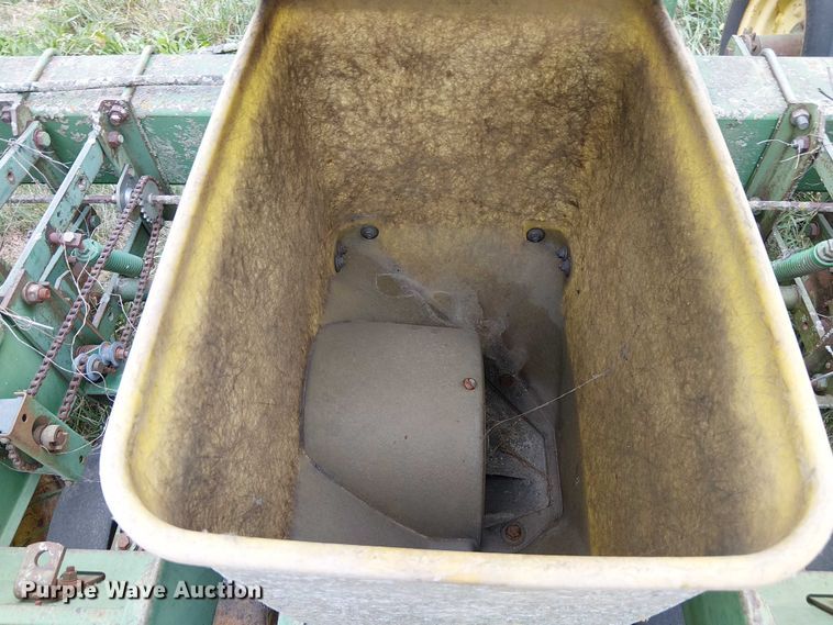 image for item DU3614 John Deere planter