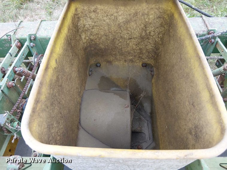 image for item DU3614 John Deere planter