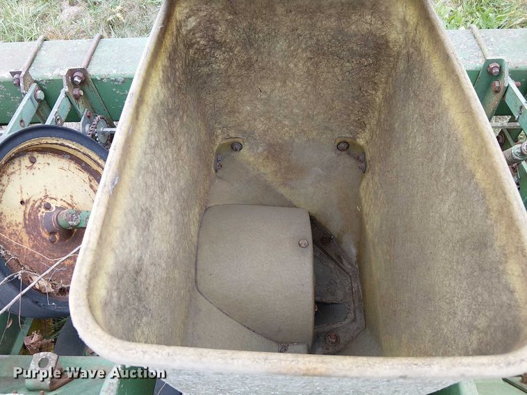 image for item DU3614 John Deere planter