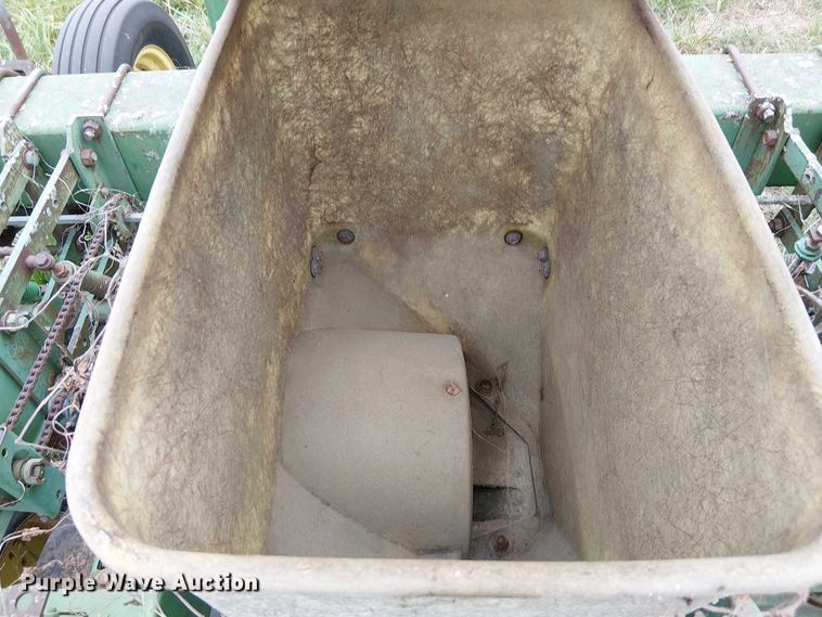 image for item DU3614 John Deere planter
