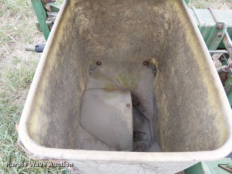 image for item DU3614 John Deere planter