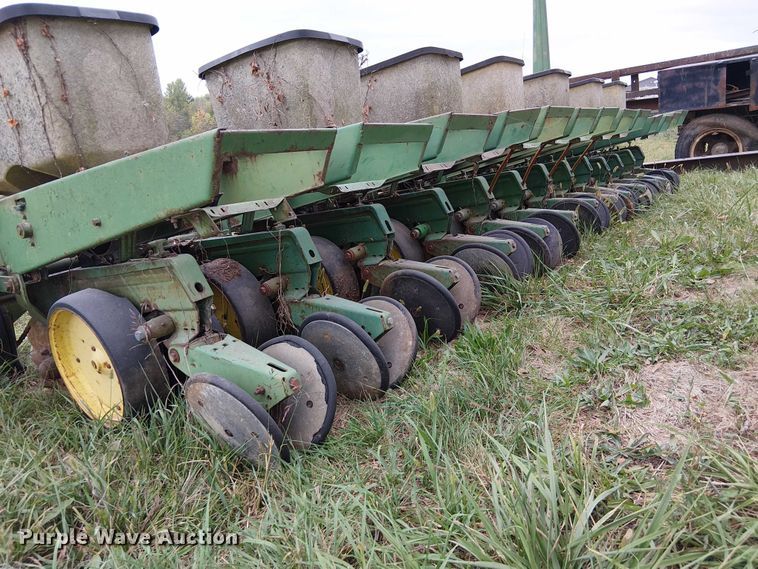 image for item DU3614 John Deere planter