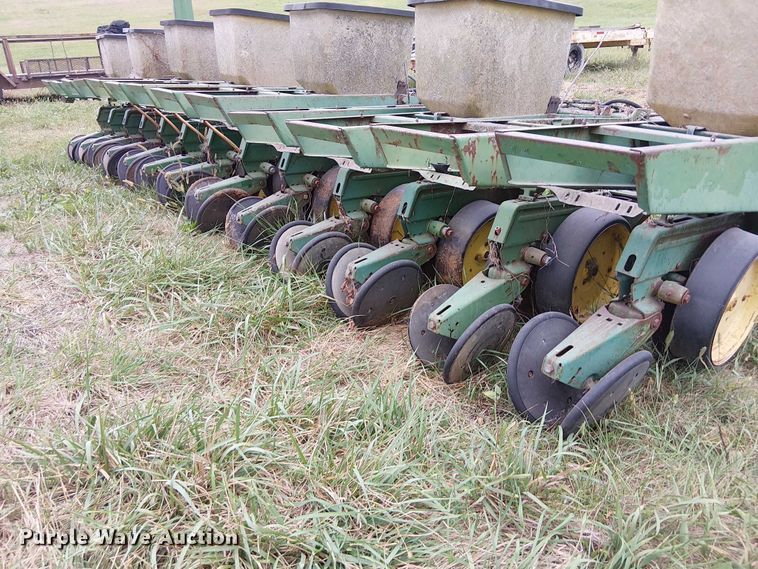 image for item DU3614 John Deere planter