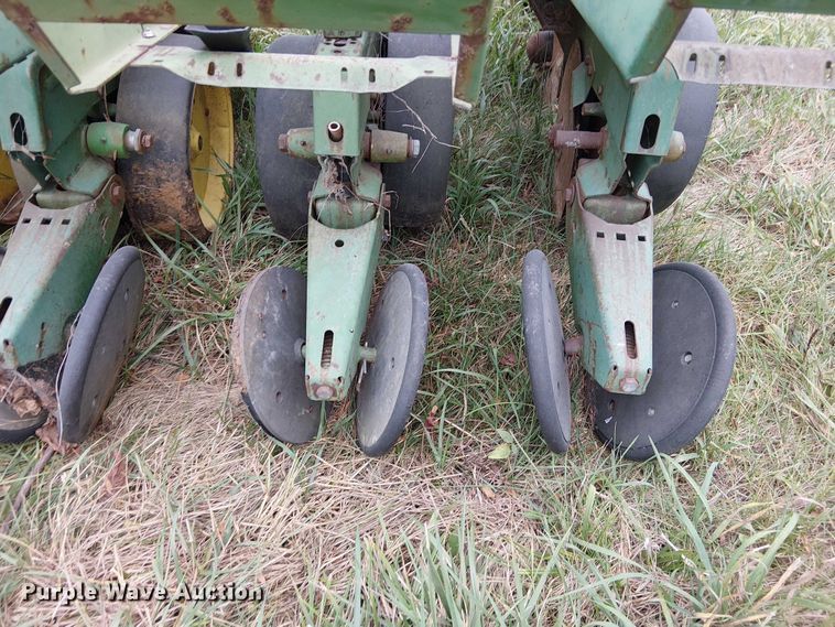 image for item DU3614 John Deere planter