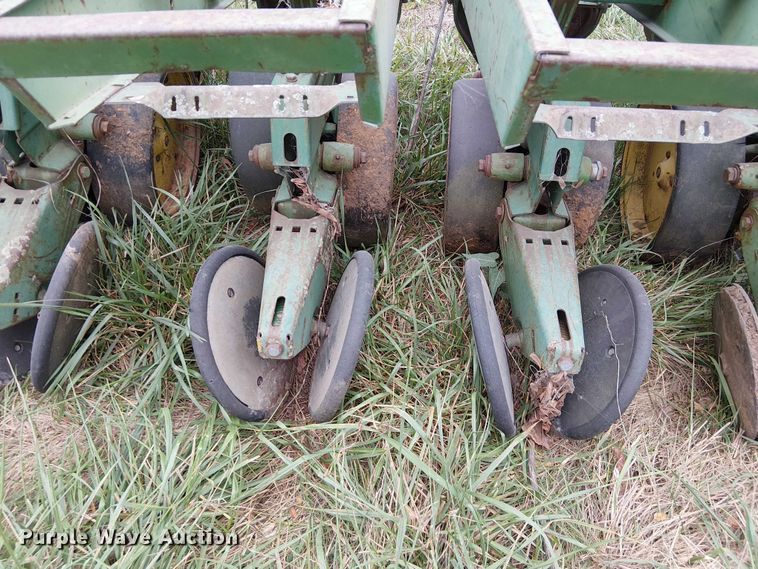 image for item DU3614 John Deere planter
