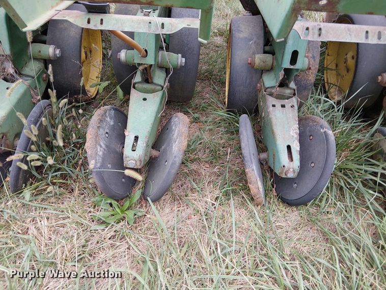 image for item DU3614 John Deere planter