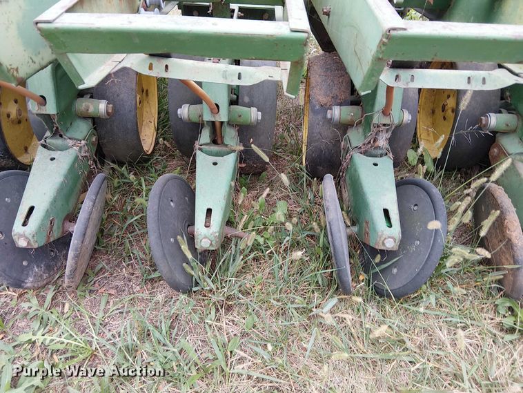 image for item DU3614 John Deere planter