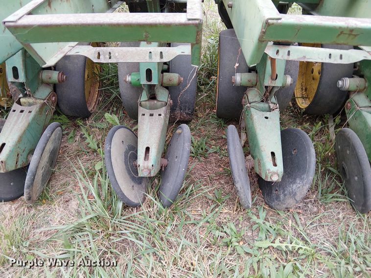 image for item DU3614 John Deere planter