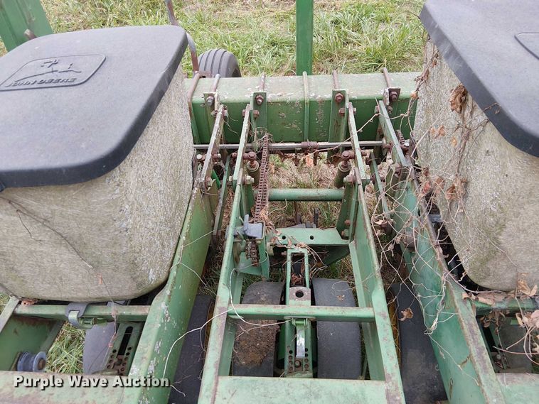 image for item DU3614 John Deere planter
