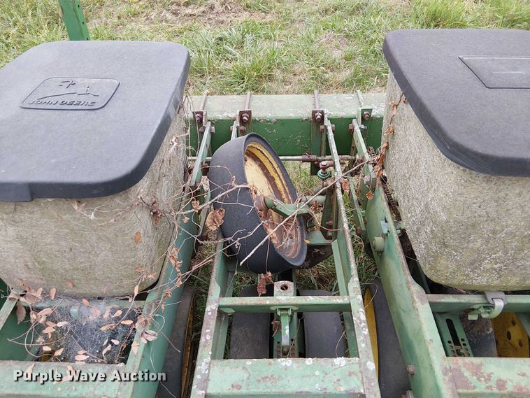 image for item DU3614 John Deere planter