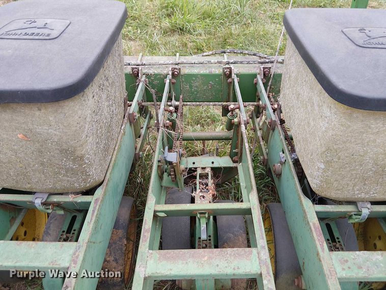 image for item DU3614 John Deere planter