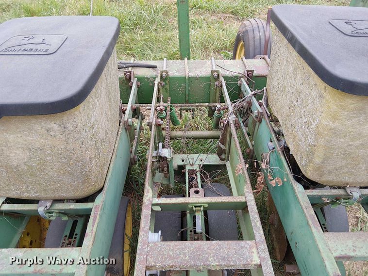 image for item DU3614 John Deere planter