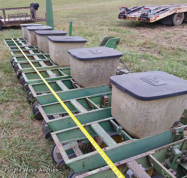 image for item DU3614 John Deere planter