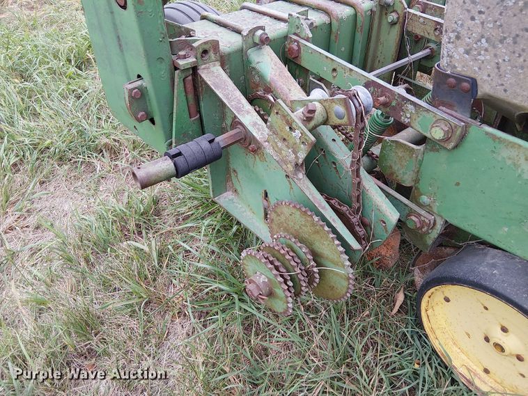image for item DU3614 John Deere planter