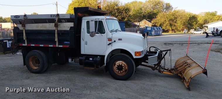 image for item DU3636 2002 International 4700 dump truck