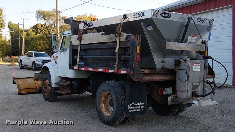 image for item DU3636 2002 International 4700 dump truck